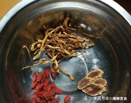 女人不想老得快，就要隔三差五喝这汤，双重胶原蛋白，胜过敷面膜