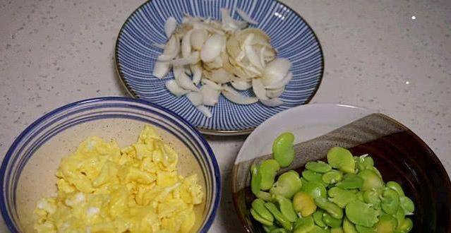 蚕豆百合煎蛋——夏日养生食谱