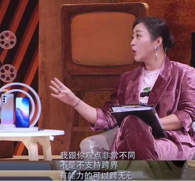 郝蕾新恋情曝光，和男友甜蜜依偎，离异女星的“春天”来了