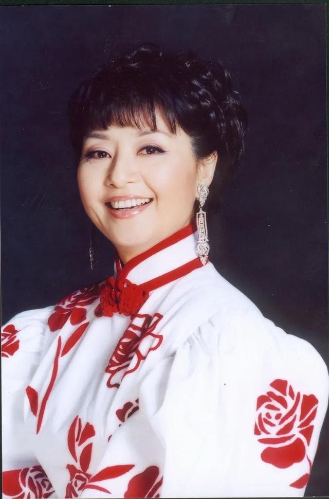 歌唱家殷秀梅，不顾家人反对嫁国外丈夫，我要追求幸福