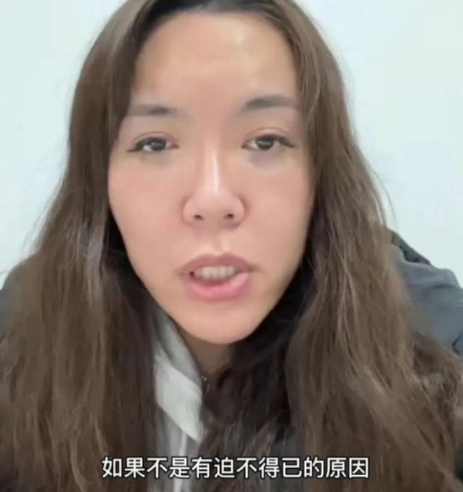 网红浪胃仙再惹争议，上综艺进女卫生间，本人男性特征非常明显