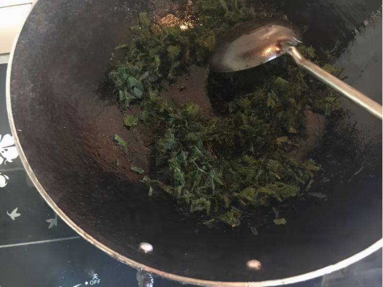 家里花生米没用完，赶紧动手做个下酒菜，吃完受潮就不好吃了