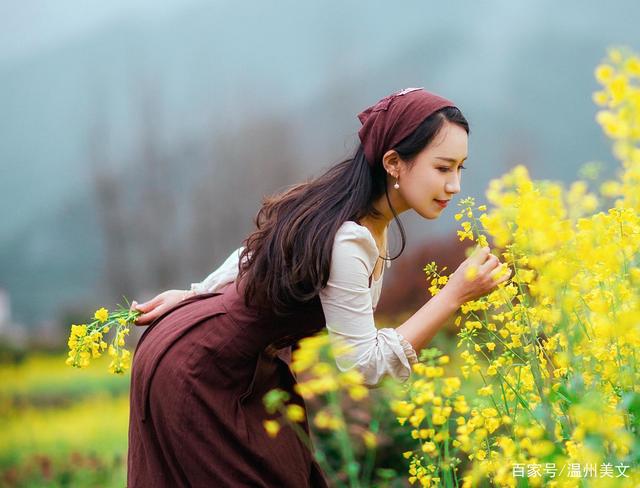 你是一朵浪花，把寂寞藏进我心里