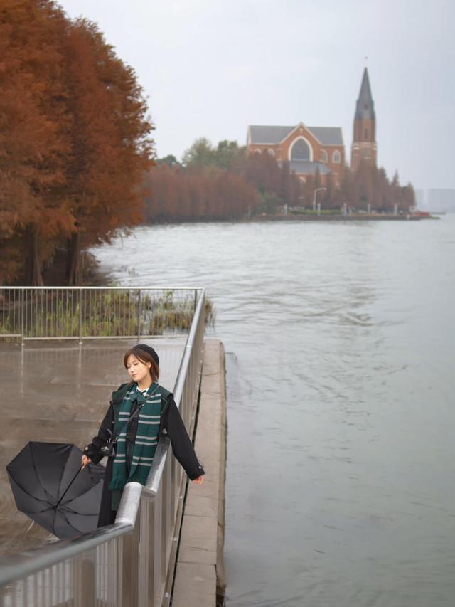 缠绵的细雨，留不住秋天平静的脚步