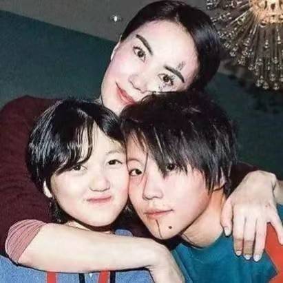 李亚鹏再次结婚生子，海哈金喜比李亚鹏小19岁，小宝宝已出生