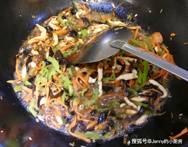 做鱼香肉丝，牢记料汁配比和1个窍门，出锅后酸甜辣香，下饭真香