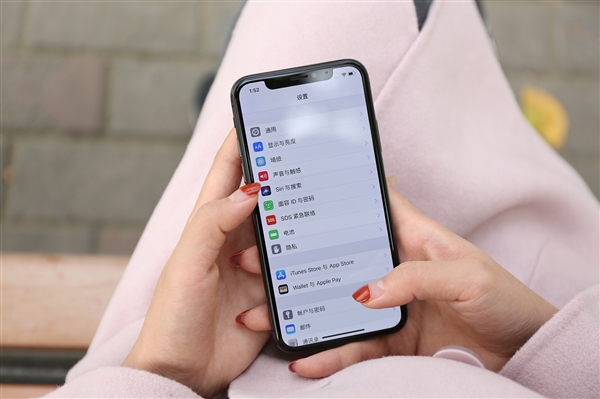 iPhone口罩解锁来了 网友：11用户集体哭晕