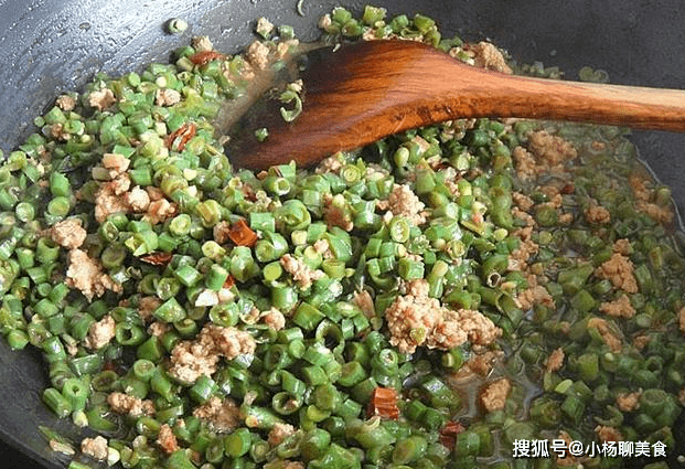 豆角加它炒，排毒比“泻药”管用，刮油瘦小腹