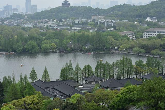 “心平气和”并不厌恶任何情绪和感觉，而是敞开心扉