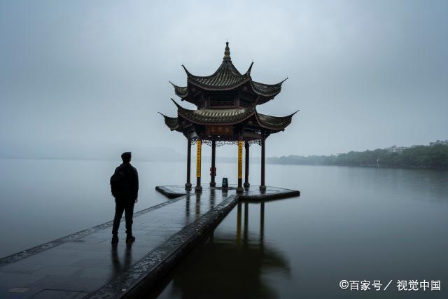 真正有能力的人，往往不合群，喜欢独处