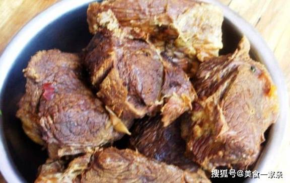 学会这招，酱牛肉自己在家也能做，味道不比饭店里的差