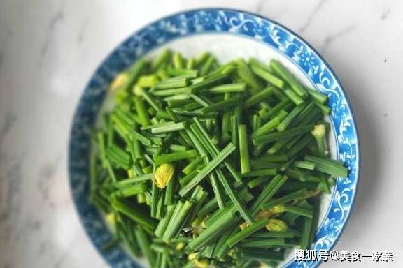 韭菜苔炒肉丝的做法，成本才不到4块钱