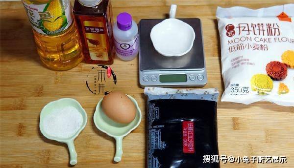 在家第1次做月饼就成功，家人直夸我