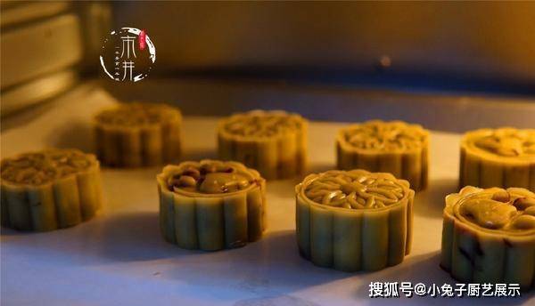 在家第1次做月饼就成功，家人直夸我