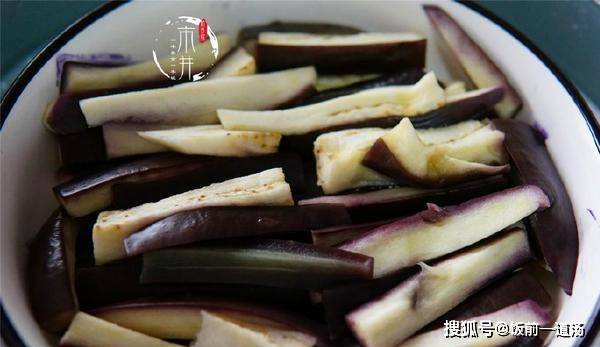 蒜蓉拌茄子的做法，茄子更加入味，调味汁也更鲜香