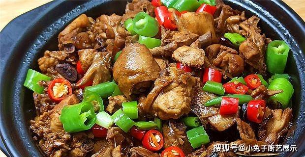 砂锅鸡肉煲的做法，味道鲜美好吃，特别开胃下饭下酒菜