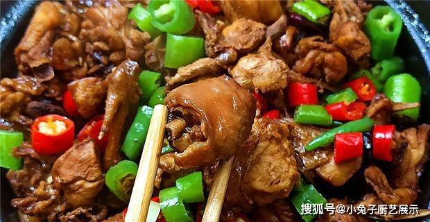 砂锅鸡肉煲的做法，味道鲜美好吃，特别开胃下饭下酒菜