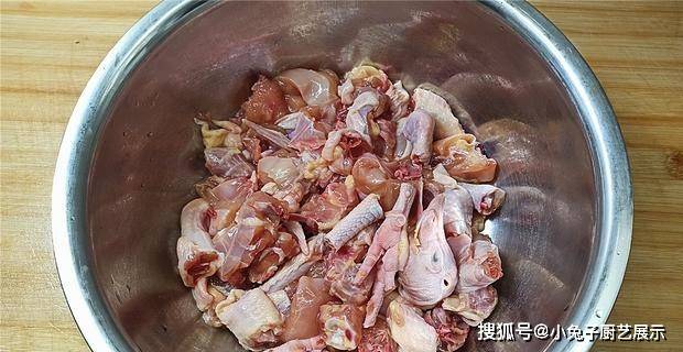 砂锅鸡肉煲的做法，味道鲜美好吃，特别开胃下饭下酒菜