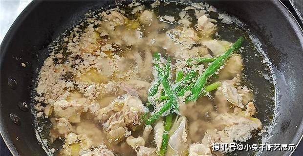 砂锅鸡肉煲的做法，味道鲜美好吃，特别开胃下饭下酒菜