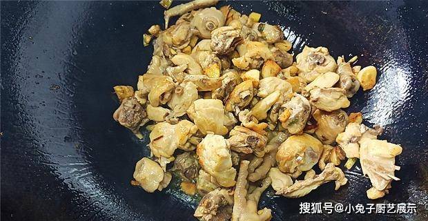 砂锅鸡肉煲的做法，味道鲜美好吃，特别开胃下饭下酒菜