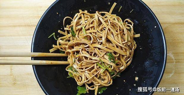 卤水泡干豆腐丝，夏天最受欢迎的还是“凉拌干豆腐丝”了