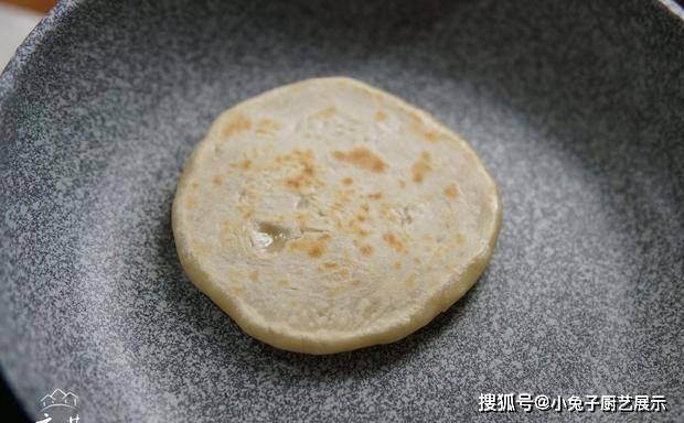 白吉馍夹腊汁肉的做法，简单易学，好吃又营养