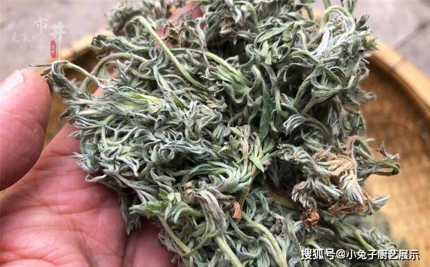 农村这种野菜，华佗三试茵陈，煮水喝一个好一个