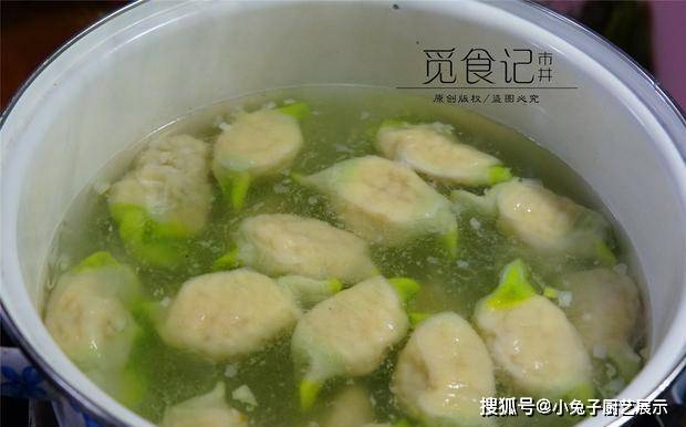 包饺子用筷子夹起来，简单实用，小孩子们抢着吃