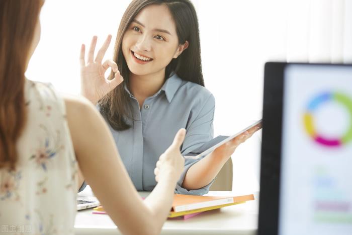 在追女生阶段，基本都是男生主动找女生聊天