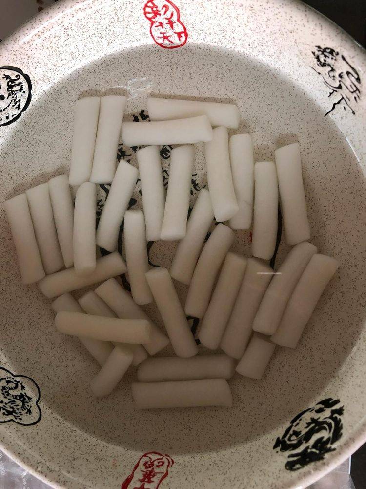 辣炒年糕的做法，配料搭配好，炒好了可以当做小吃来吃