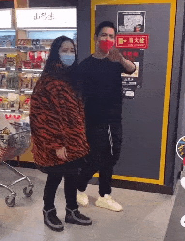 郭碧婷向佐逛超市被偶遇，两人疑似怀二胎