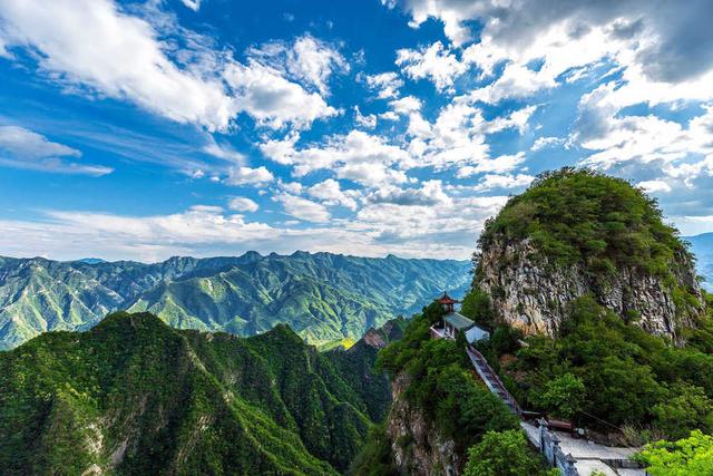 生命本就是一场奇妙的旅行，一边奔跑，一边失去