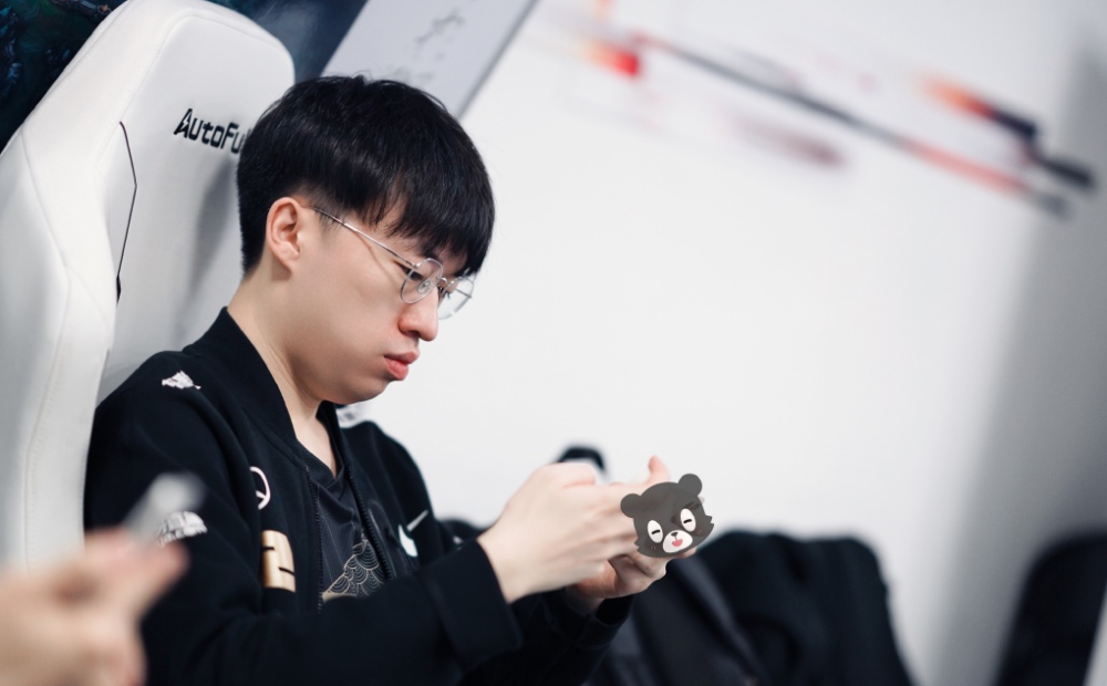 rng、lgd交锋第一局轻松横扫lgd，粉丝：mvp是我自己