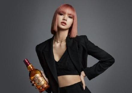 Lisa拍摄酒类广告涉嫌违反泰国法律 相关部门正对此进行调查