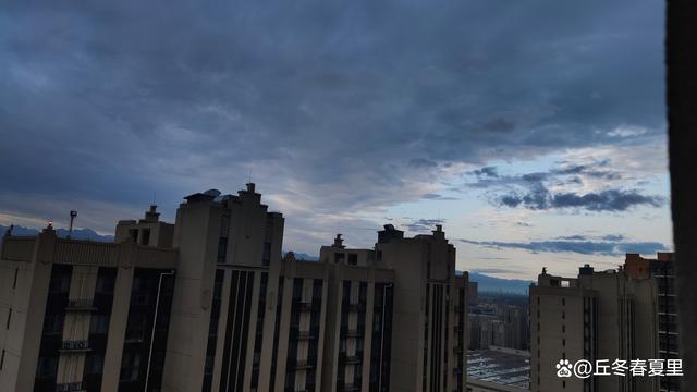 春分日，暖意生；一夜雨，未见花开，便见满地残蕊