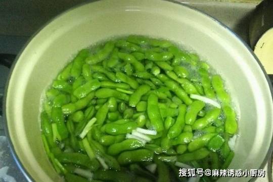 煮毛豆时，直接煮大错特粗，这2味必不可少