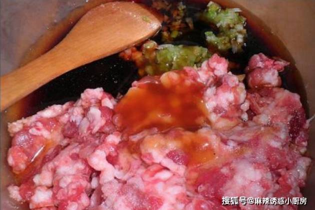 猪肉豇豆煎饺，采用油煎的方式就更加美味了，煎了一锅孩子都没吃