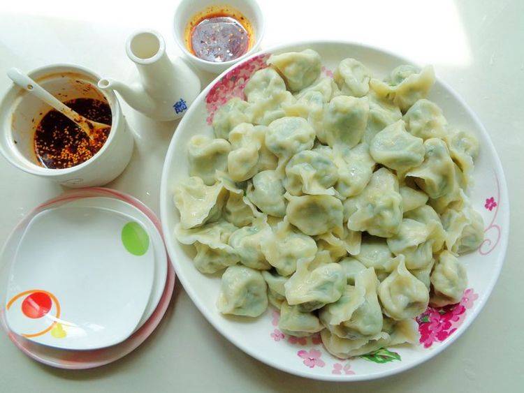 周末早餐主食：韭菜鸡蛋煎饼+红豆粥，韭菜鸡蛋馅饺子