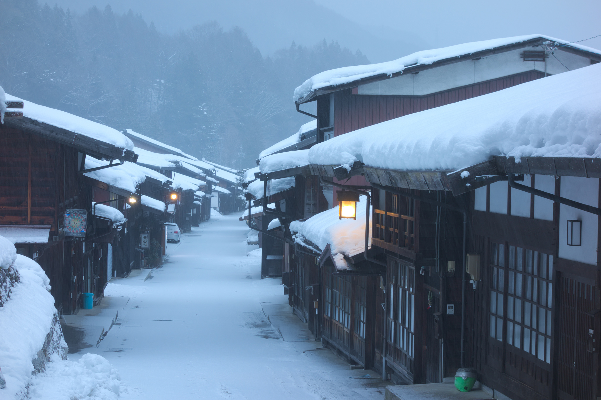 最美不是下雪天，而是和你一同路过的白色街边