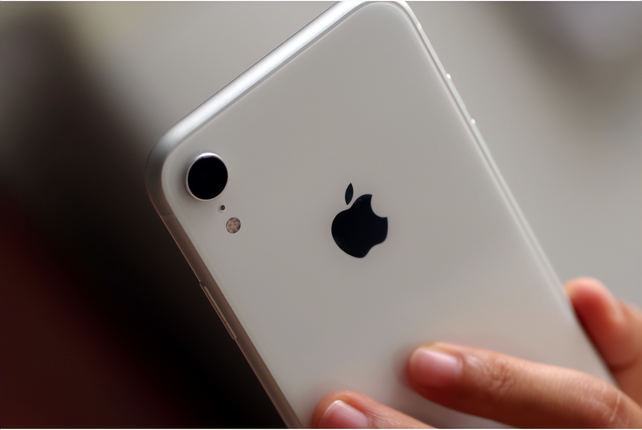 苹果计划削减iphonese和airpods产量