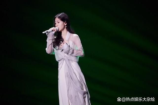 张碧晨演唱会引热议，小宇宙爆发大能量，她对音乐有怎样的执念？