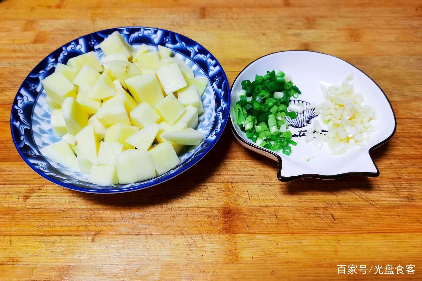 夏天喝比骨头汤还过瘾的番茄土豆汤，清爽开胃，米饭要遭殃啊