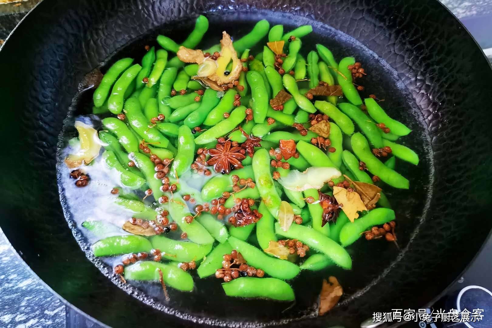 煮毛豆忌讳毛豆发黄，牢记1点，毛豆翠绿不发黄，简单实用