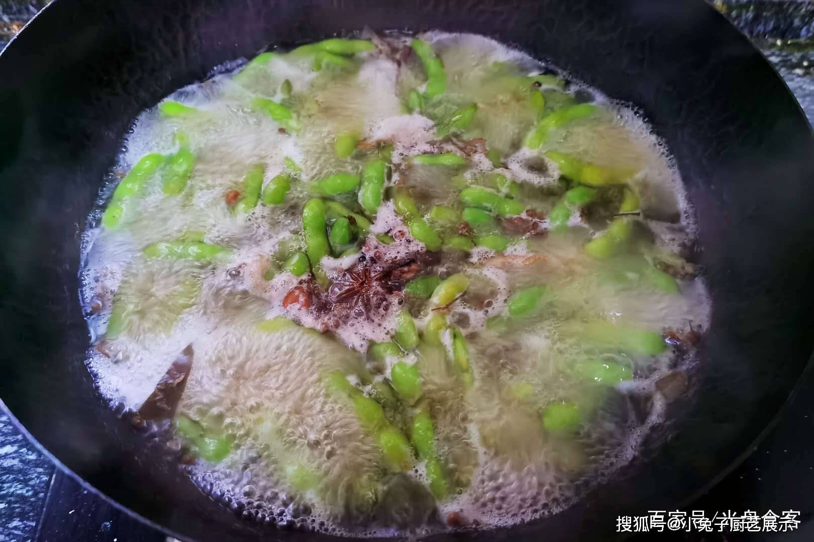 煮毛豆忌讳毛豆发黄，牢记1点，毛豆翠绿不发黄，简单实用