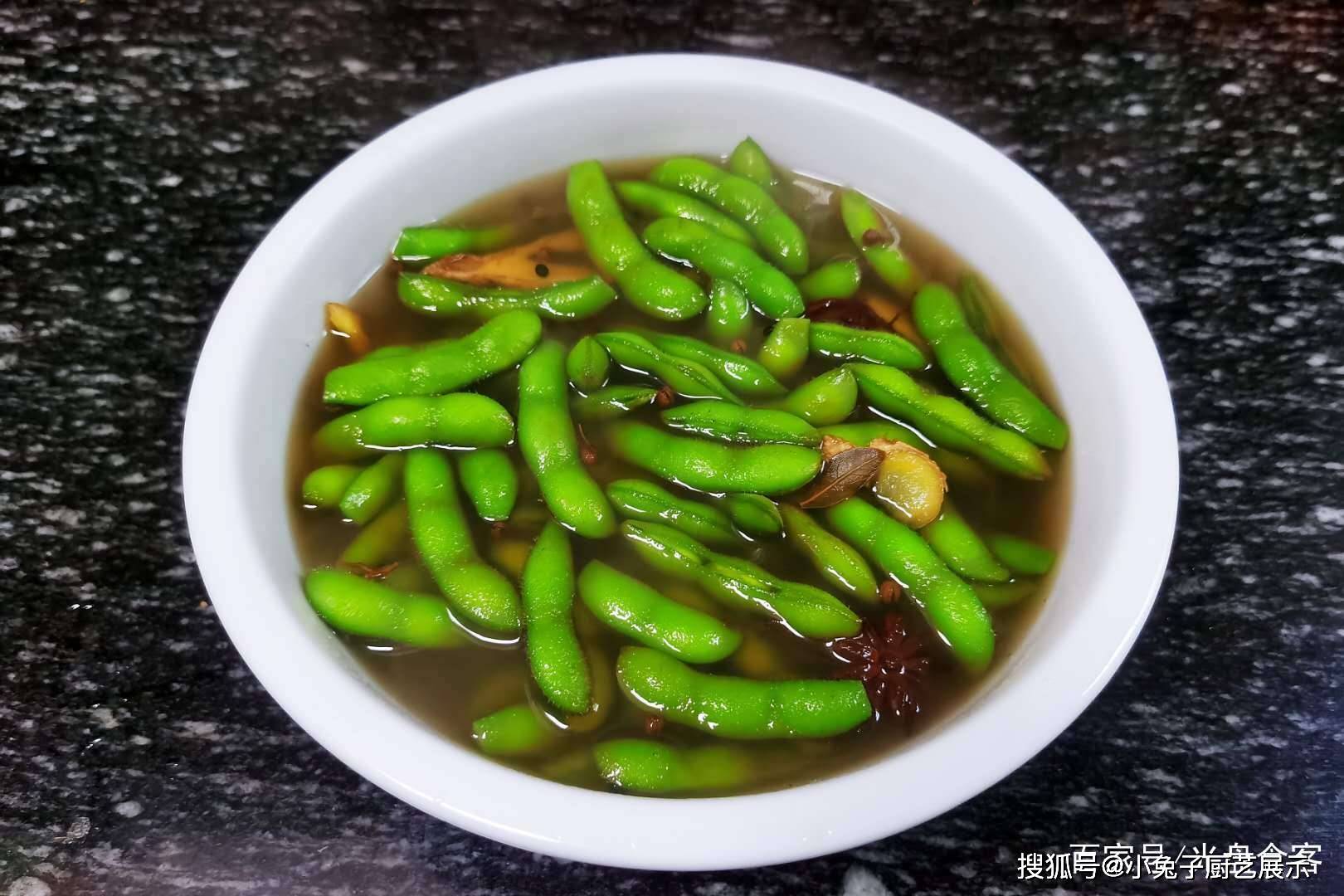 煮毛豆忌讳毛豆发黄，牢记1点，毛豆翠绿不发黄，简单实用