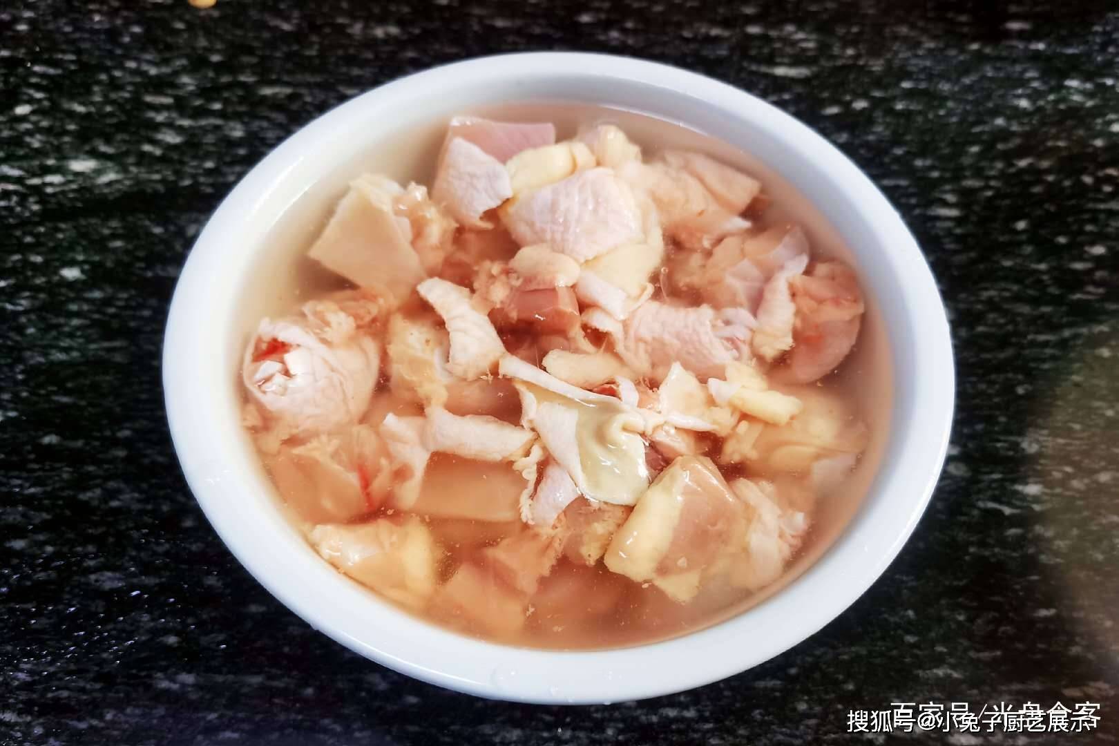 家庭版土豆炖鸡腿，料足美味，既有菜也有肉，好吃易做