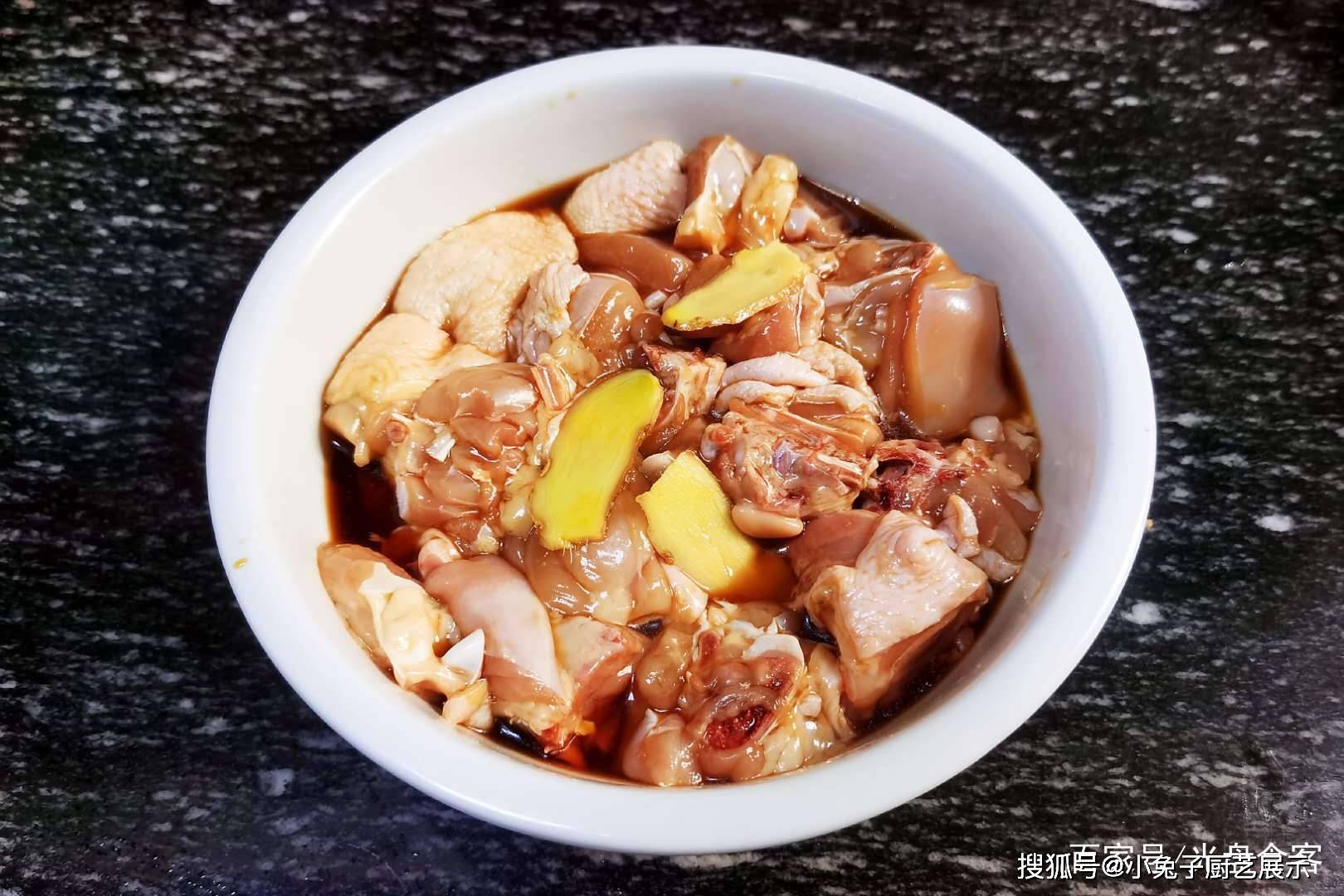 家庭版土豆炖鸡腿，料足美味，既有菜也有肉，好吃易做