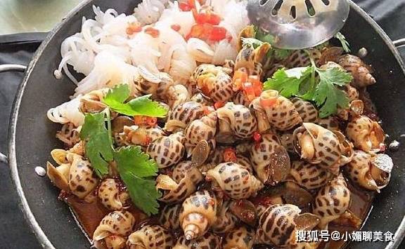 老外点的大龙虾168元，一餐4个菜600元，我的肉跟着疼了