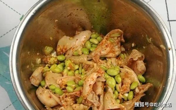 毛豆拌鸡腿的详细烹饪过程分享给你，还望喜欢