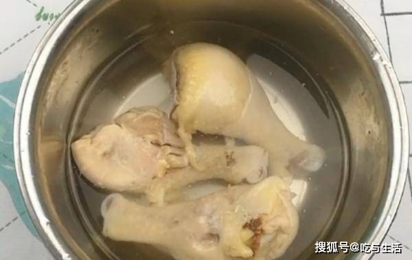 毛豆拌鸡腿的详细烹饪过程分享给你，还望喜欢